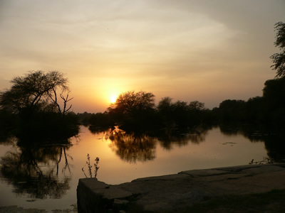 http://www.demo.kemenate.ch/media/indienreise/Vogelreservat/weiher_sonnenuntergang.jpg